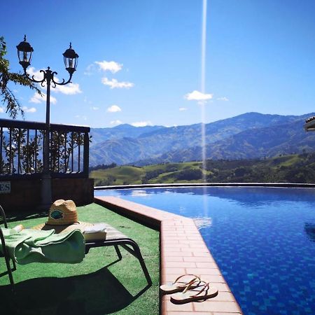 Castillo De Cascadas Finca Hotel Salamina المظهر الخارجي الصورة