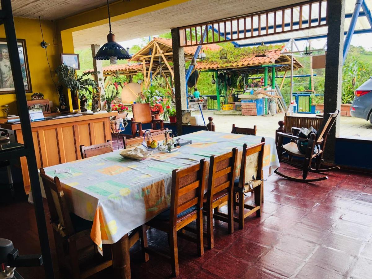 Castillo De Cascadas Finca Hotel Salamina المظهر الخارجي الصورة