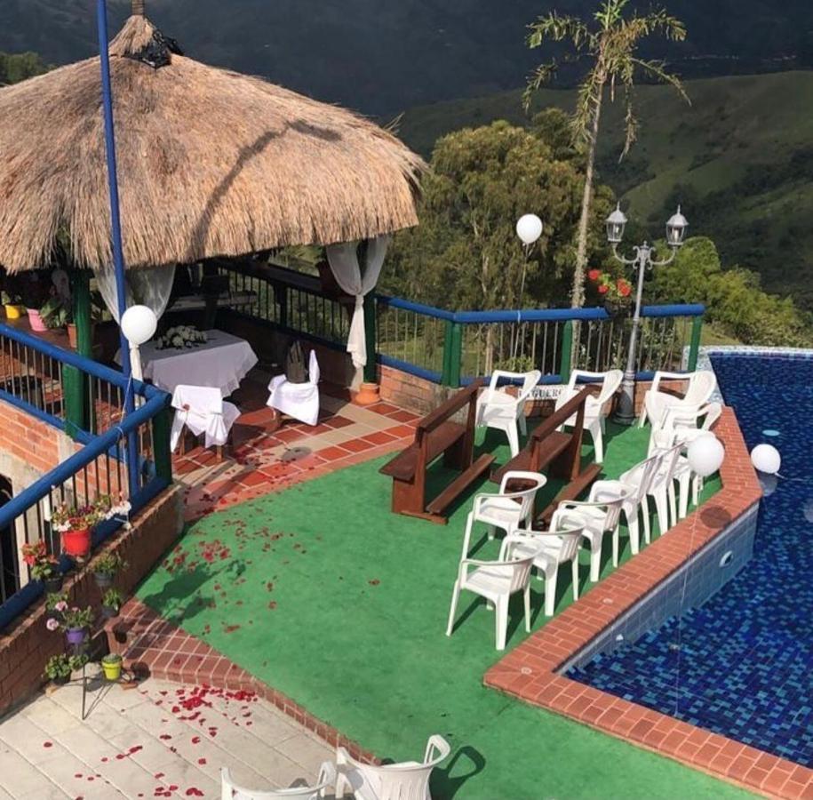 Castillo De Cascadas Finca Hotel Salamina المظهر الخارجي الصورة