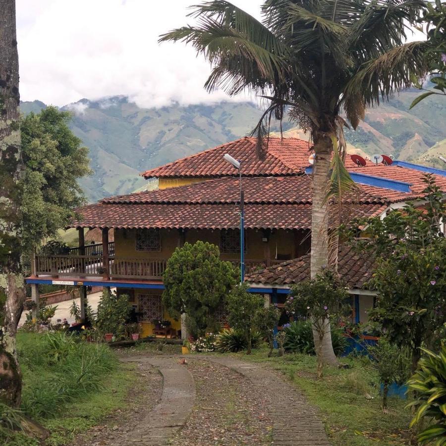 Castillo De Cascadas Finca Hotel Salamina المظهر الخارجي الصورة