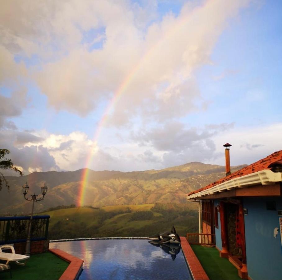 Castillo De Cascadas Finca Hotel Salamina المظهر الخارجي الصورة