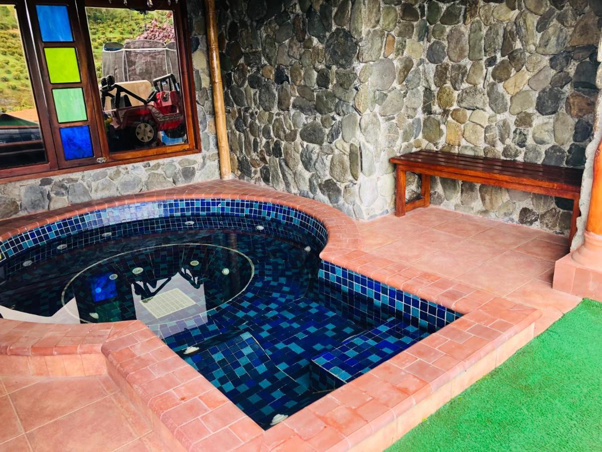 Castillo De Cascadas Finca Hotel Salamina المظهر الخارجي الصورة